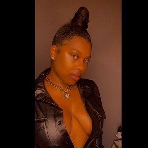 Meet your Posher, Anaya